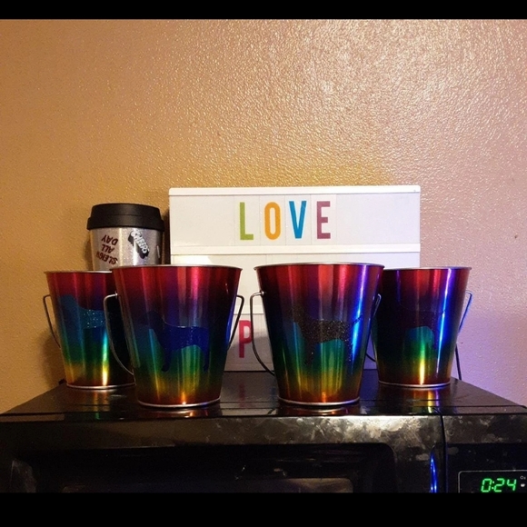 Victoria's  Secret Pink Ombre Tin Pail 4.38 in. × 2.75 in. × 4.63 in. - Picture 3 of 4